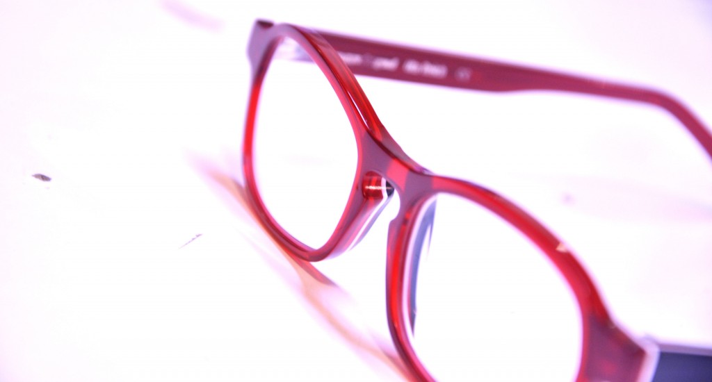 rot-transparent mit Schlüsselsteg rot-transparent mit Schlüsselsteg